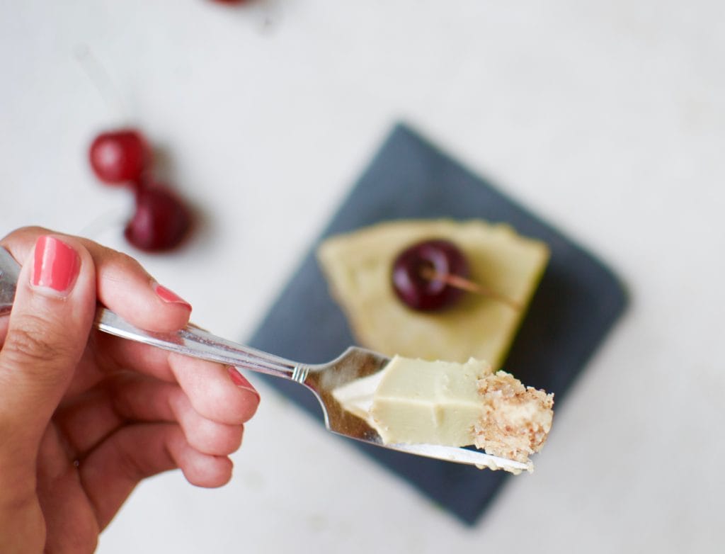 Avocado Cheesecake mit MandelKokosboden