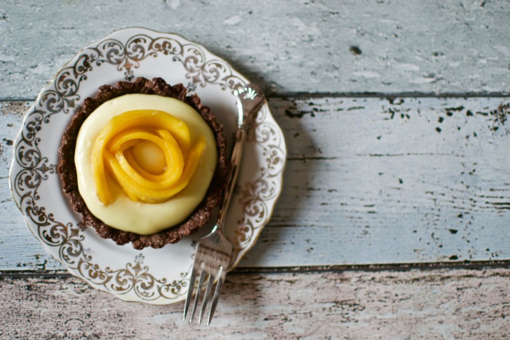 Schoko-Vanille-Tartelettes-mit-Mango