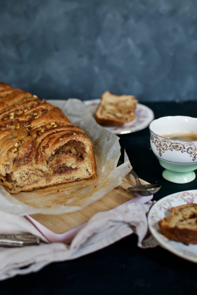 Dinkel Babka mit Apfel-Dattelfüllung