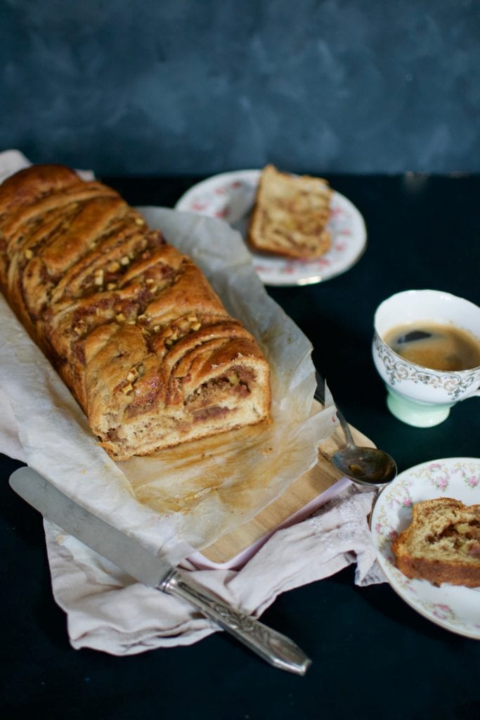 Dinkel Babka mit Apfel-Dattelfüllung