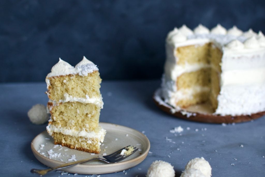 Kokostorte mit weißer Schokolade