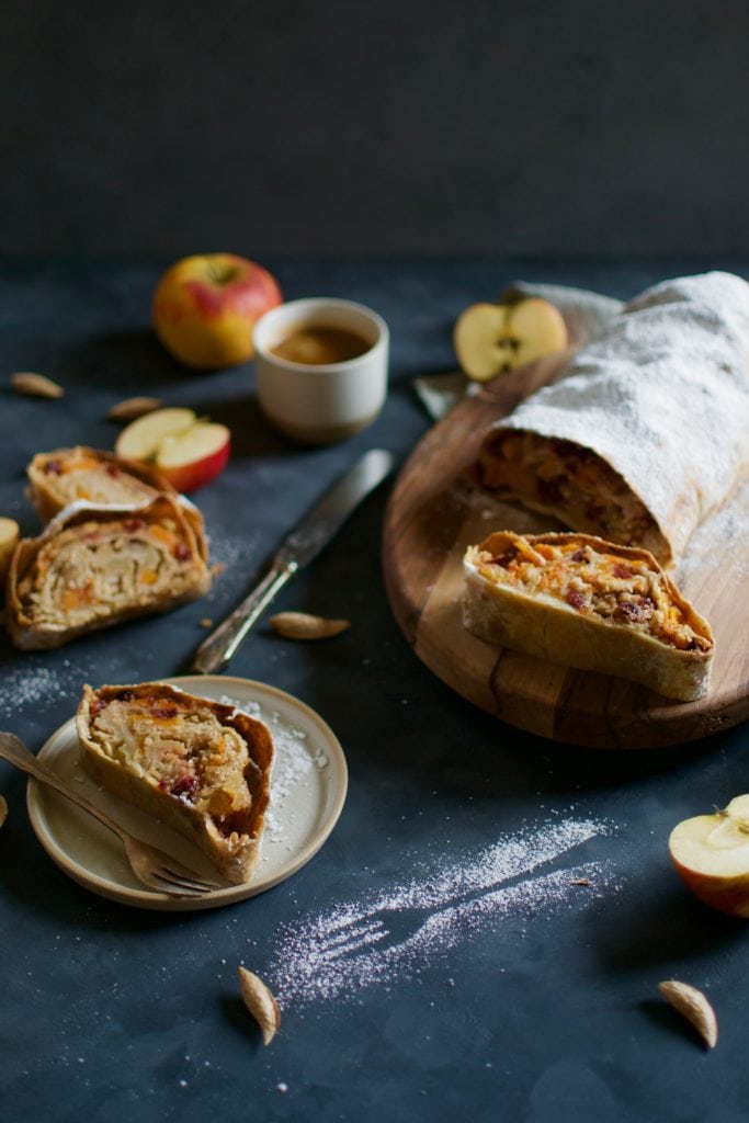 Apfel Kürbis Strudel mit Cranberries