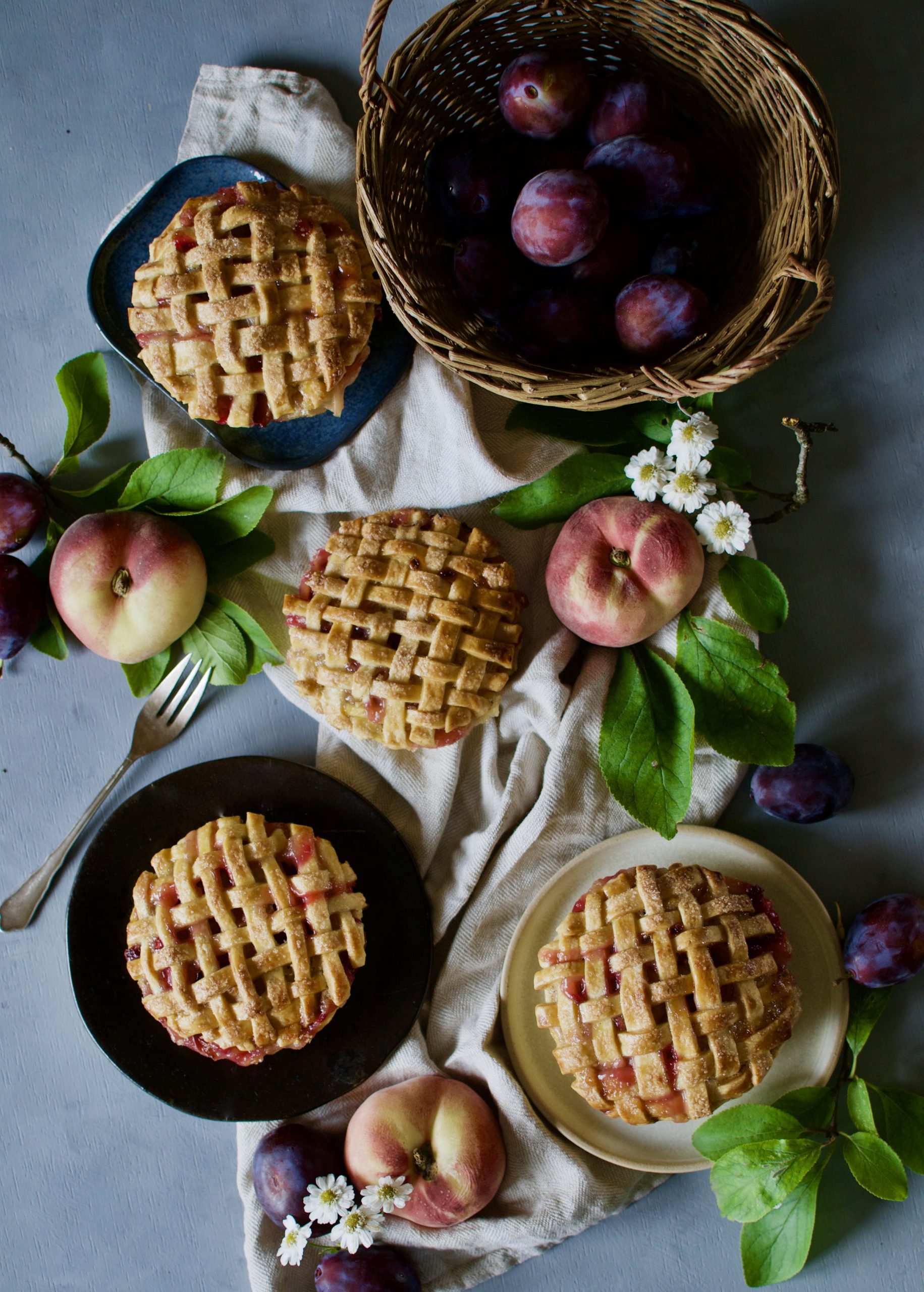 Zwetschgen Pfirsich Pies | Laura dreams of Cakes